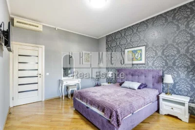 Sale of a 3-bedroom apartment on вул. Б. Хмельницького 82