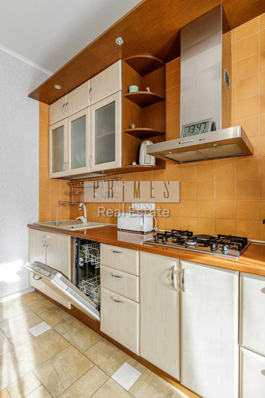 Sale of a 3-bedroom apartment on вул. Б. Хмельницького 82