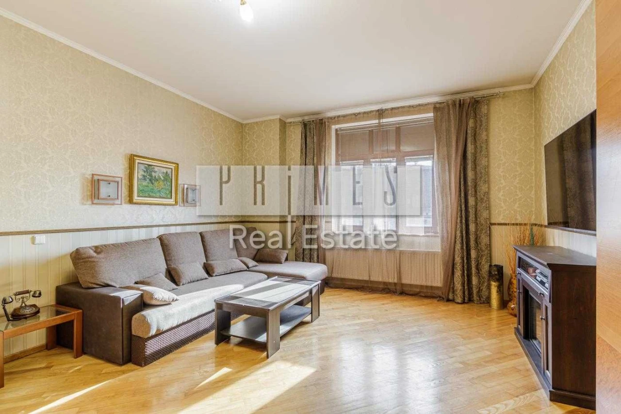 Sale of a 3-bedroom apartment on вул. Б. Хмельницького 82