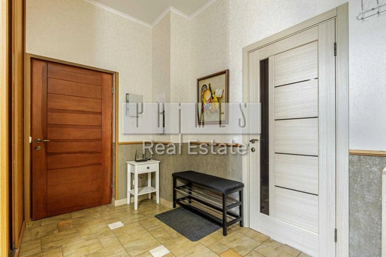 Sale of a 3-bedroom apartment on вул. Б. Хмельницького 82