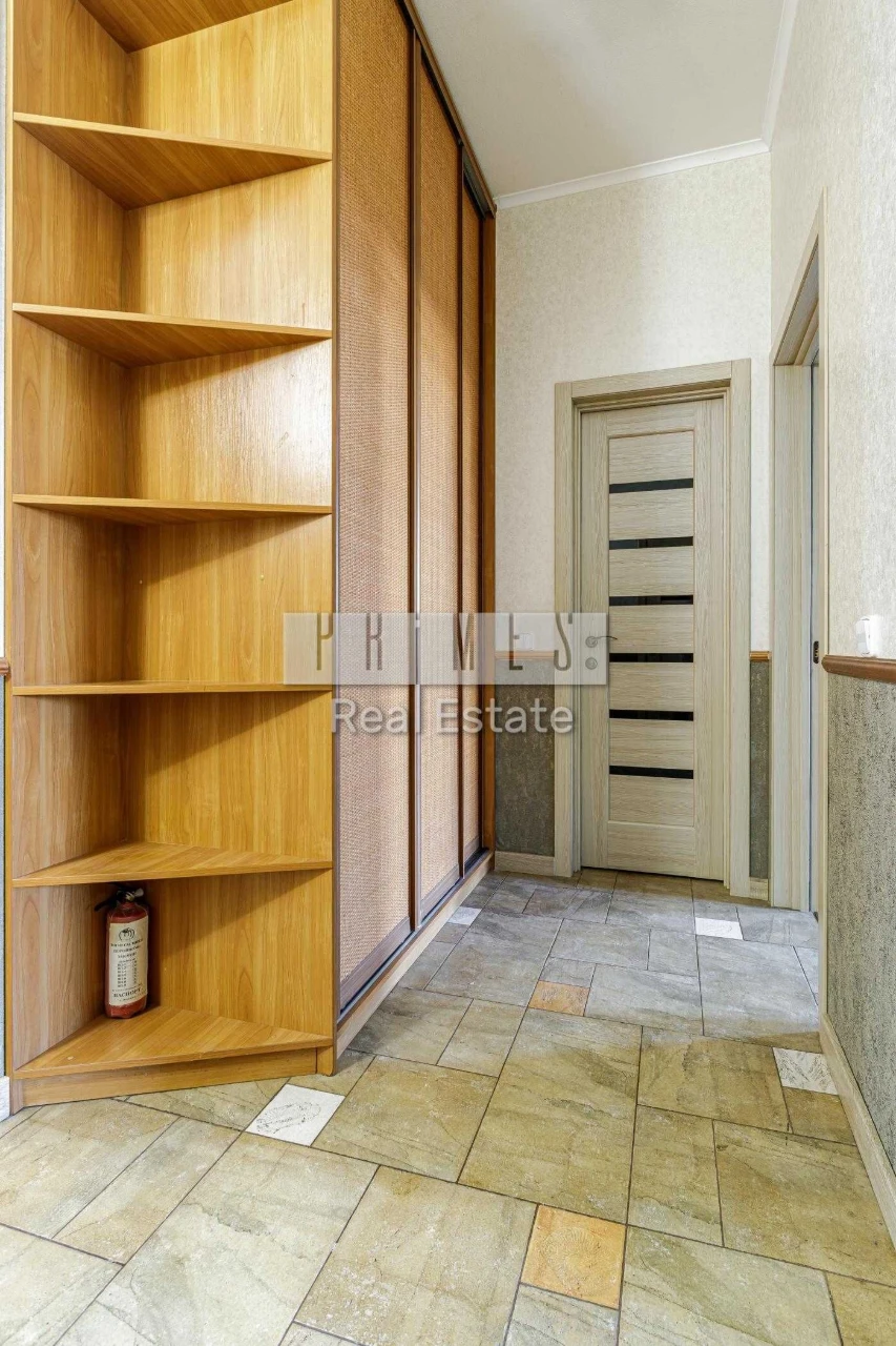 Sale of a 3-bedroom apartment on вул. Б. Хмельницького 82
