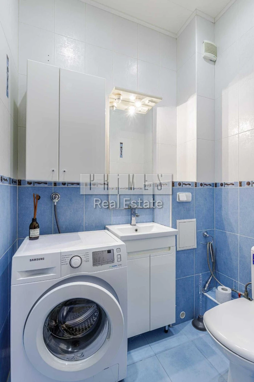 Sale of a 3-bedroom apartment on вул. Б. Хмельницького 82