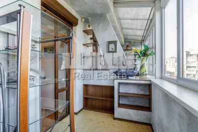 Sale of a 3-bedroom apartment on вул. Б. Хмельницького 82