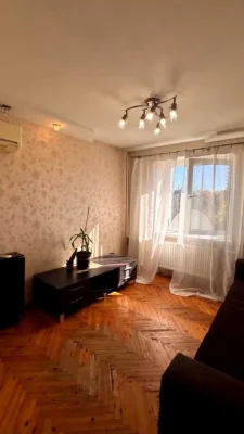 Продажа 2-комнатной квартиры с косметическим ремонтом в Коммунальном районе