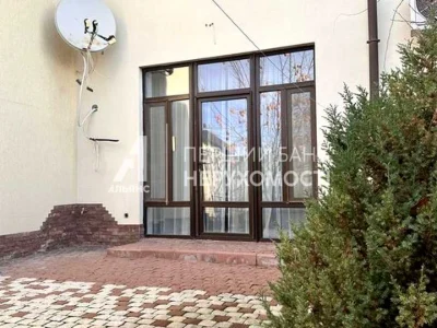 House. Odessa, Salutnaya