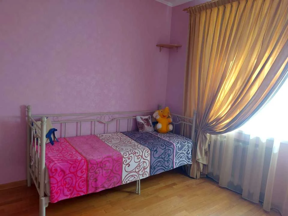 Квартира. Київ, Микільсько-Слобідська вулиця