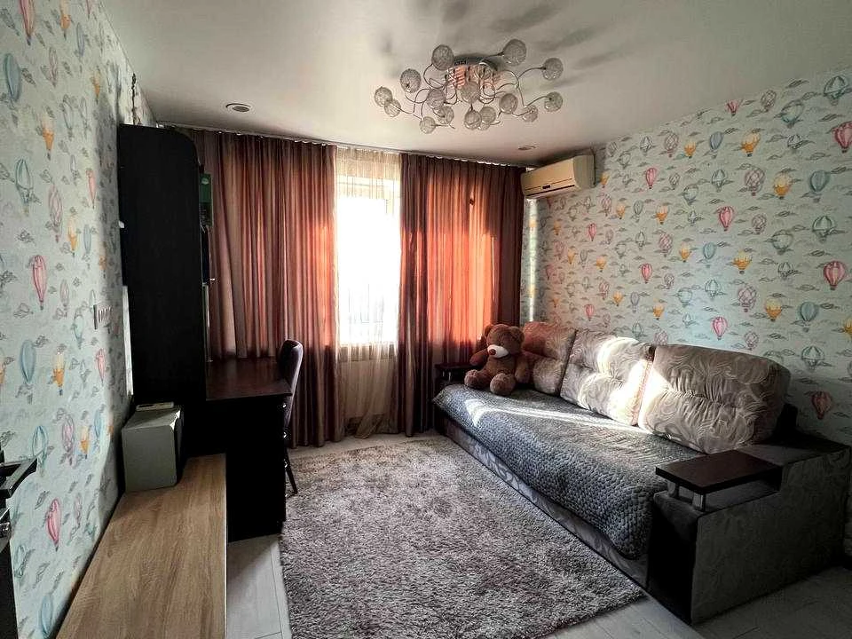 Apartment. Dnipro, Bohdan Khmelnytsky Street