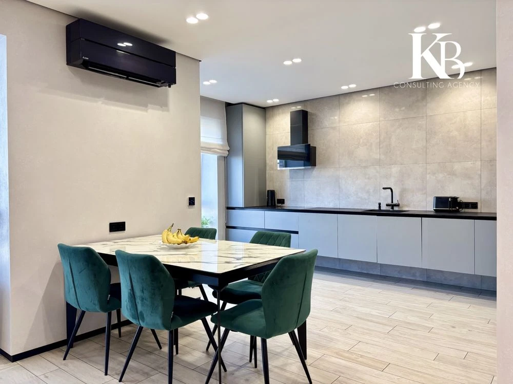 For Sale: 3-bedroom apartment in River Park residential complex