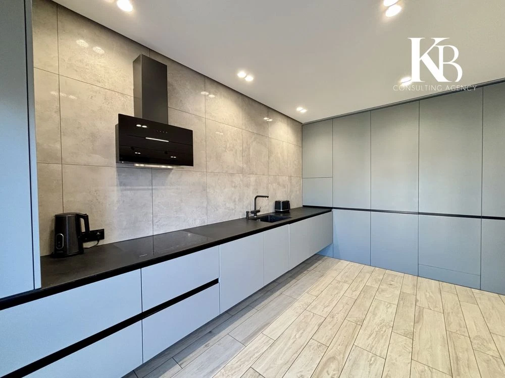 For Sale: 3-bedroom apartment in River Park residential complex