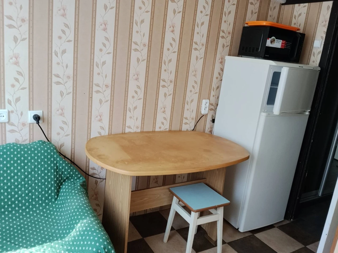 Продаю двухкомнатную квартиру. Общая площадь 60 кв. м.
