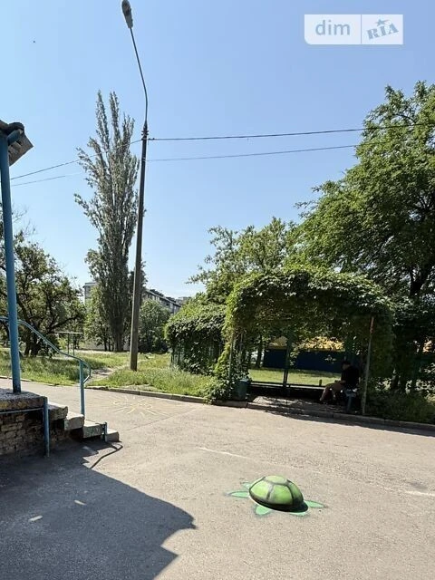 Room for sale 24.5 sq. m. on Myropilska Street 15A • ID 3460