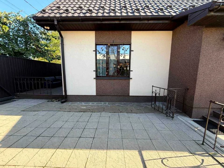 House. Dnipro, Varvarivska Street