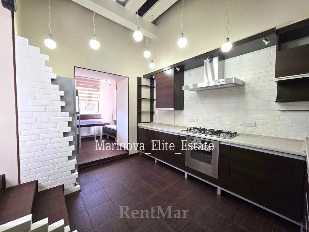 2-room multi-level apartment Marazlievskaya / Nakhimova