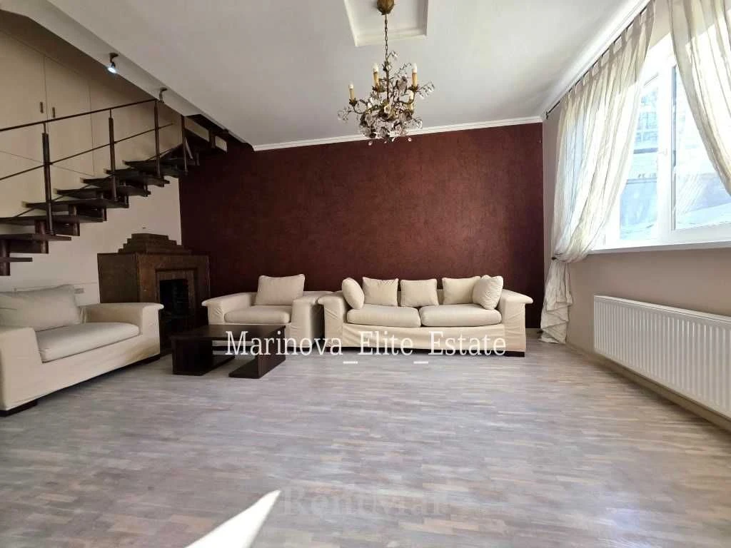 2-room multi-level apartment Marazlievskaya / Nakhimova