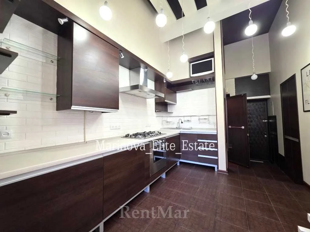 2-room multi-level apartment Marazlievskaya / Nakhimova