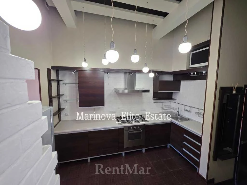2-room multi-level apartment Marazlievskaya / Nakhimova