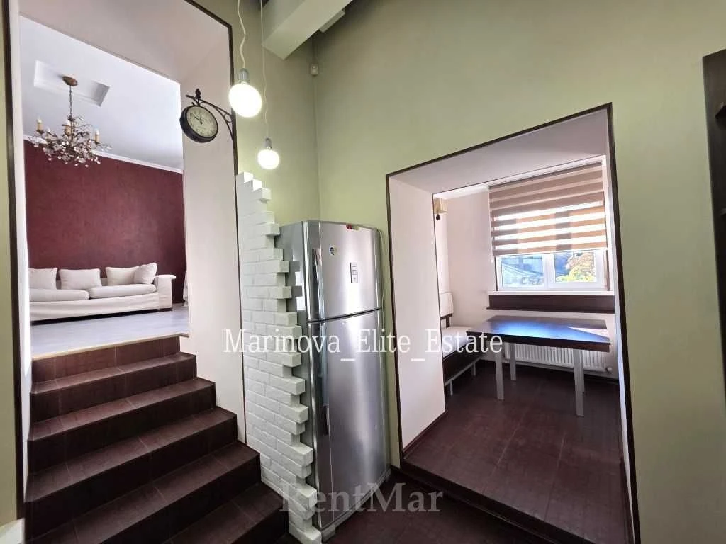 2-room multi-level apartment Marazlievskaya / Nakhimova
