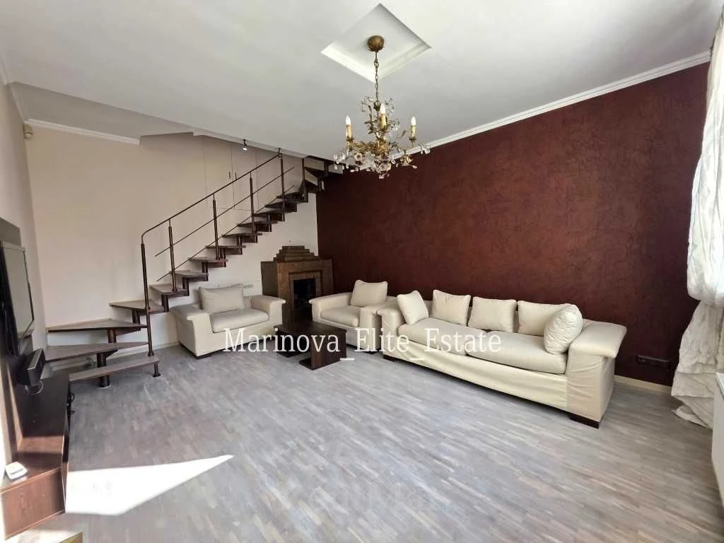2-room multi-level apartment Marazlievskaya / Nakhimova