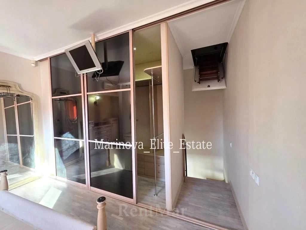 2-room multi-level apartment Marazlievskaya / Nakhimova