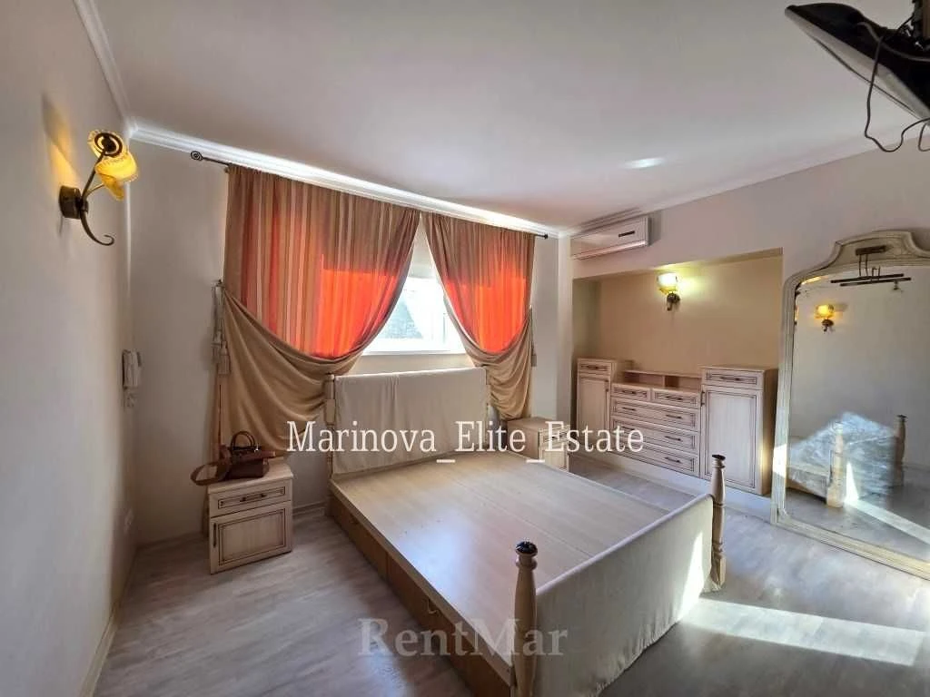 2-room multi-level apartment Marazlievskaya / Nakhimova