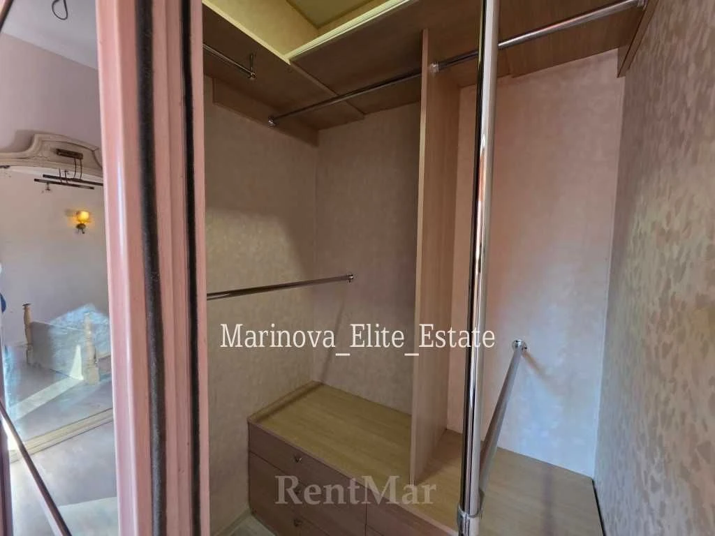 2-room multi-level apartment Marazlievskaya / Nakhimova