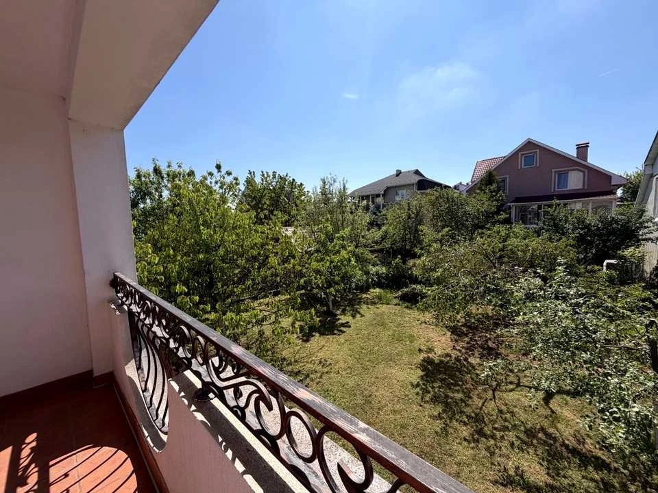 House. Uzhgorod, Vishneva st.