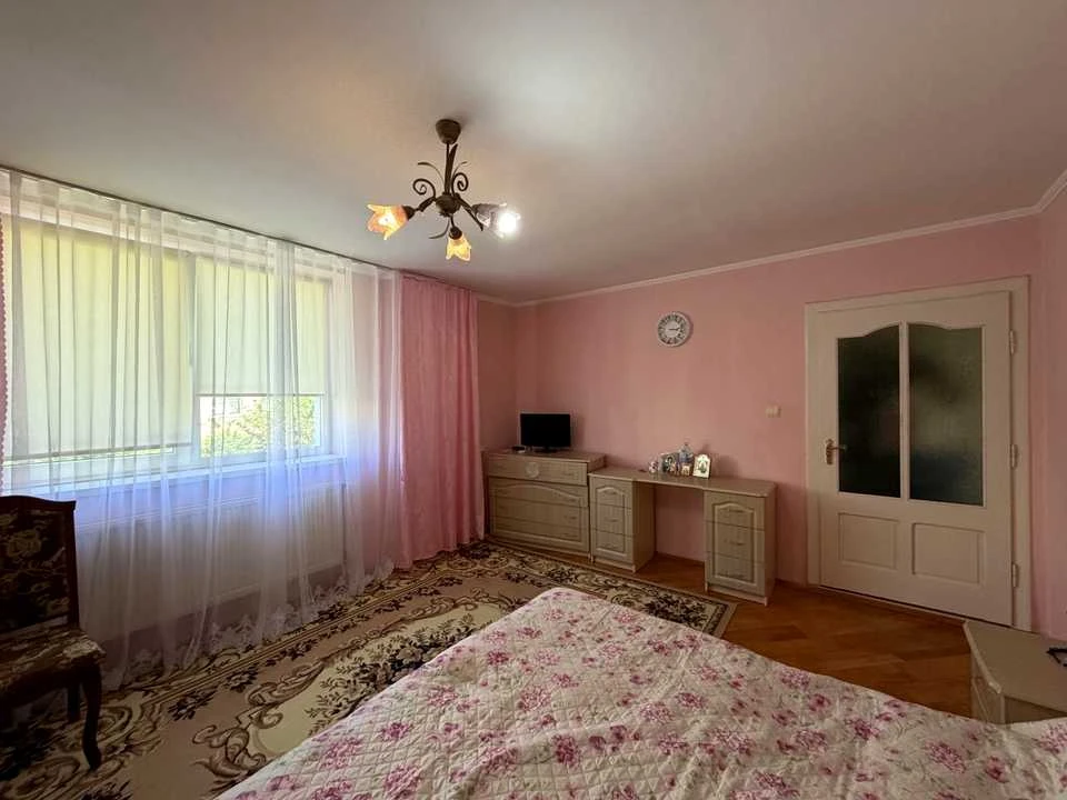 House. Uzhgorod, Vishneva st.