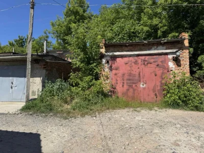 Land for sale under a garage. Exhibition / Gas Station