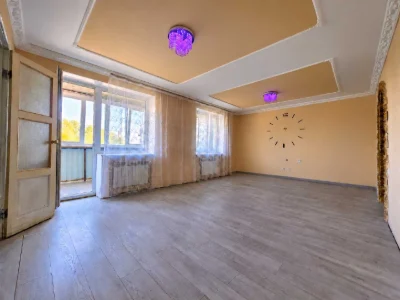 Продається 3-кімнатна квартира в НОВІЙ БУДОВІ на вулиці ГОЛОВНІЙ | район