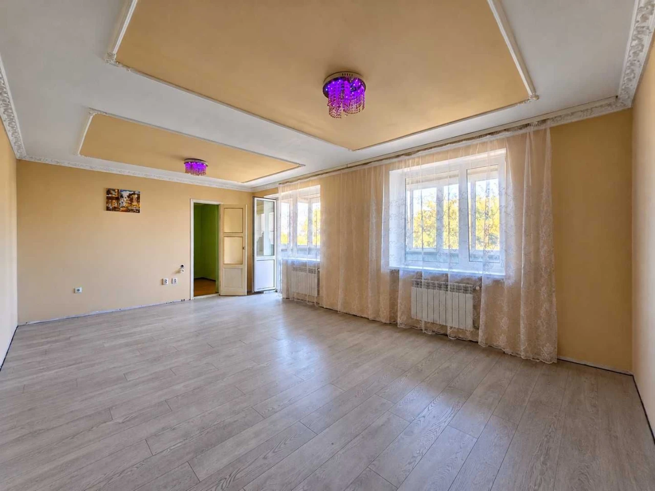 Продається 3-кімнатна квартира в НОВІЙ БУДОВІ на вулиці ГОЛОВНІЙ | район