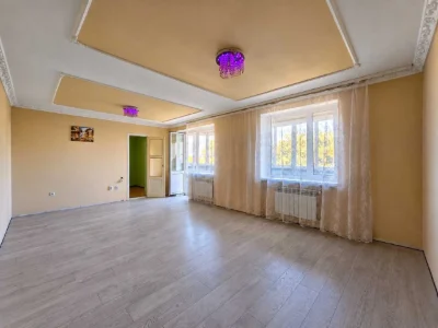 Продається 3-кімнатна квартира в НОВІЙ БУДОВІ на вулиці ГОЛОВНІЙ | район