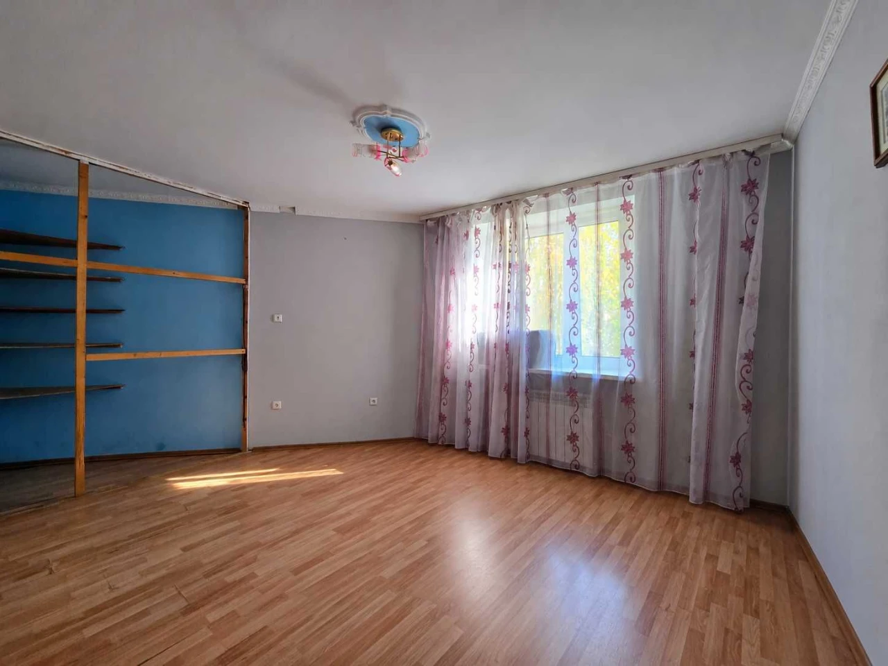 Продається 3-кімнатна квартира в НОВІЙ БУДОВІ на вулиці ГОЛОВНІЙ | район