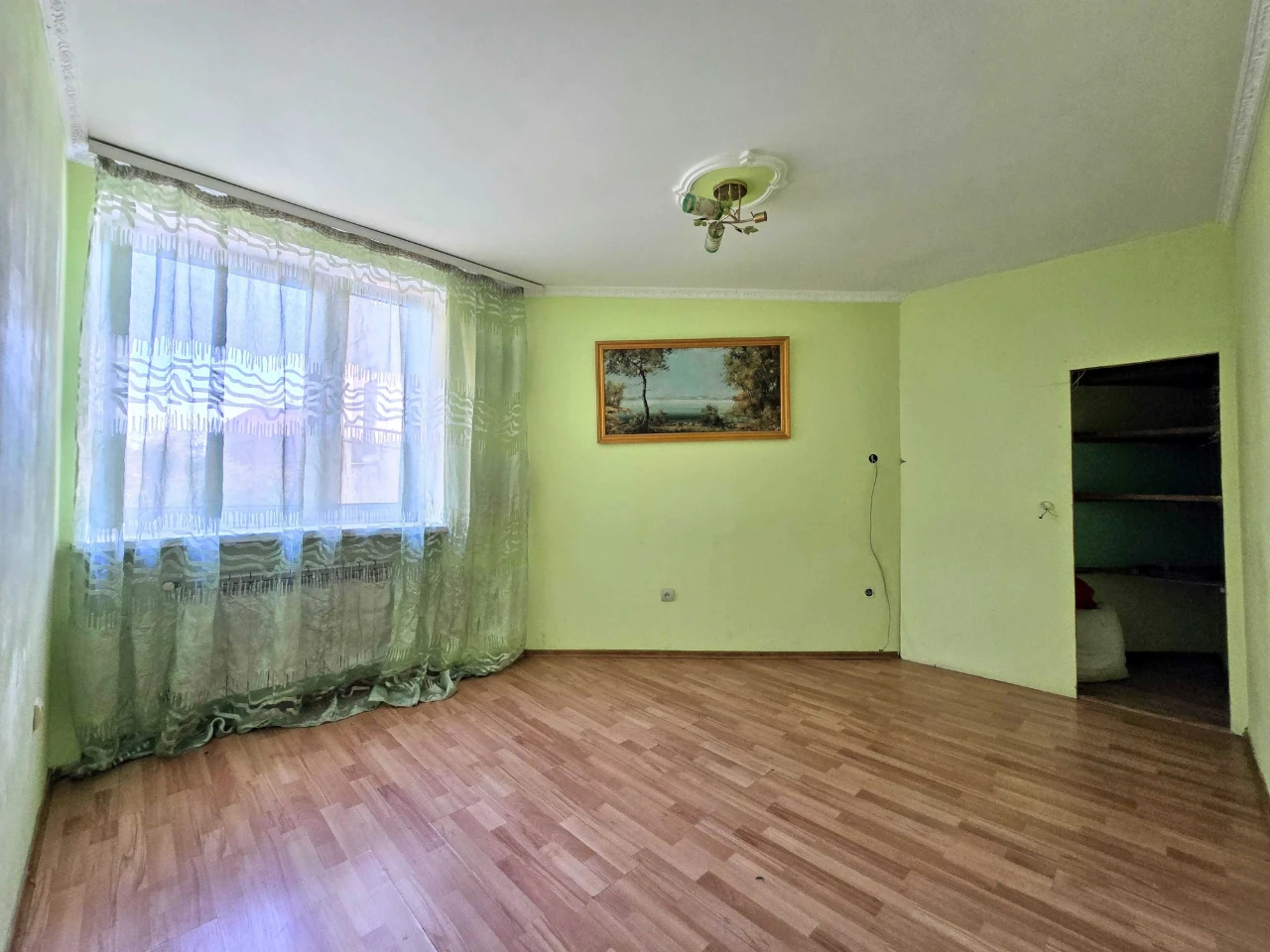 Продається 3-кімнатна квартира в НОВІЙ БУДОВІ на вулиці ГОЛОВНІЙ | район