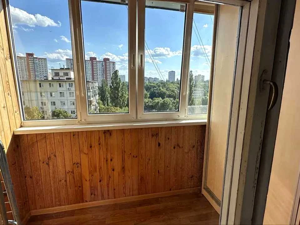 Apartment. Wycliffe Avenue, Kyiv.