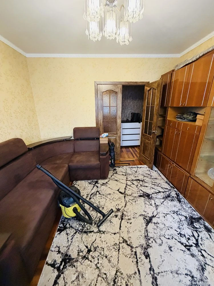Продается 4 ком квартира в Осипенковском р-не по улице Руста