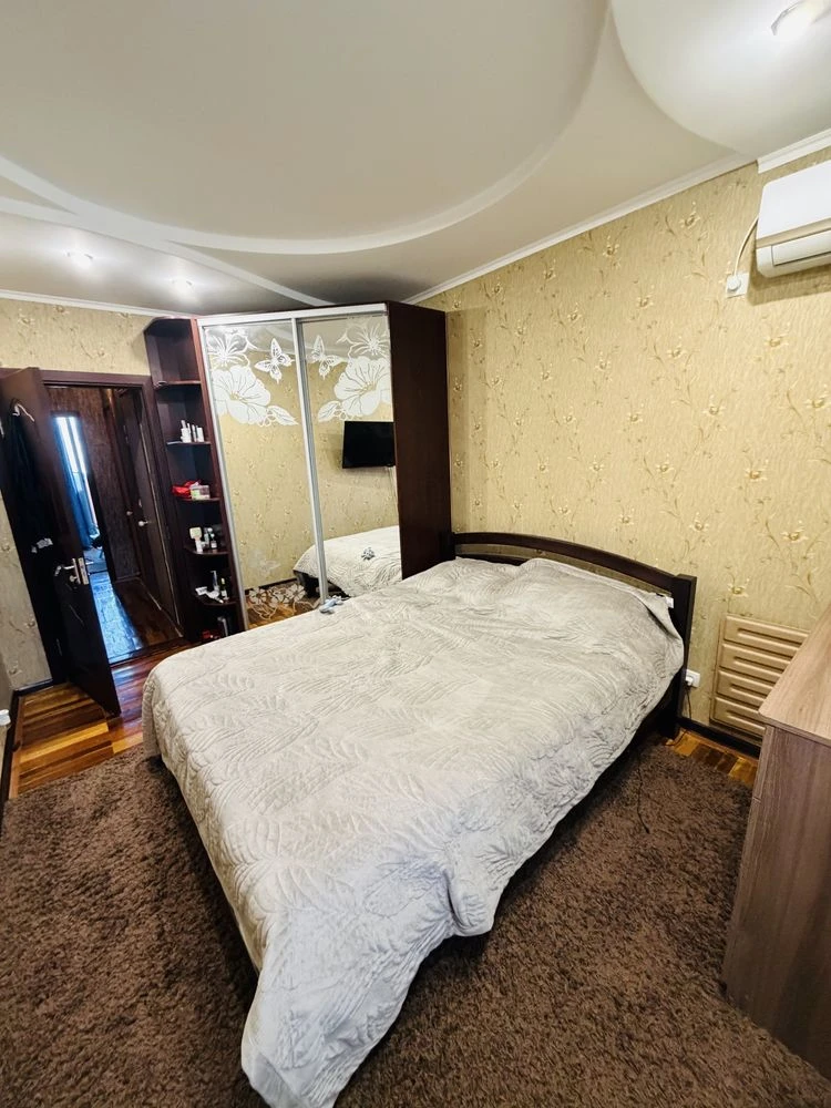 Продается 4 ком квартира в Осипенковском р-не по улице Руста