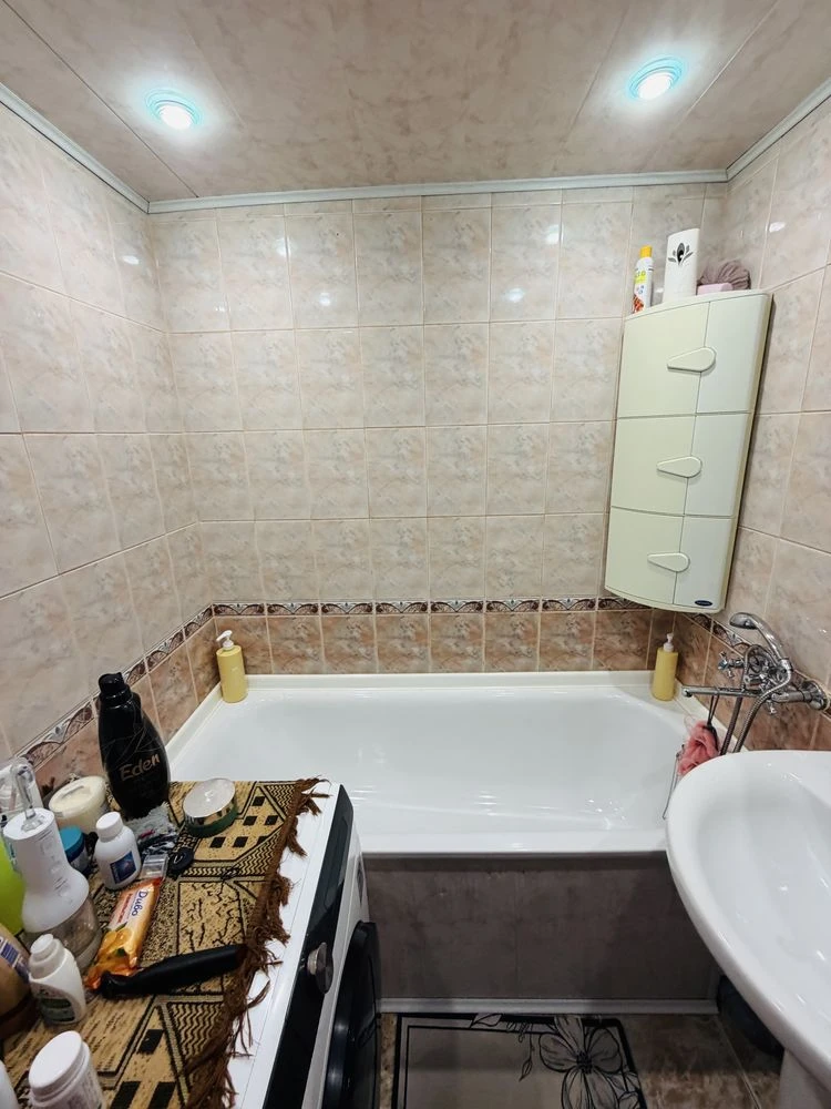 Продается 4 ком квартира в Осипенковском р-не по улице Руста