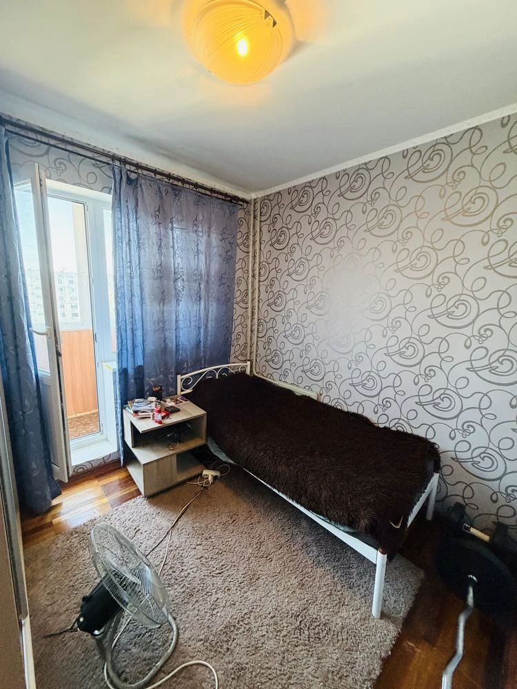 Продается 4 ком квартира в Осипенковском р-не по улице Руста