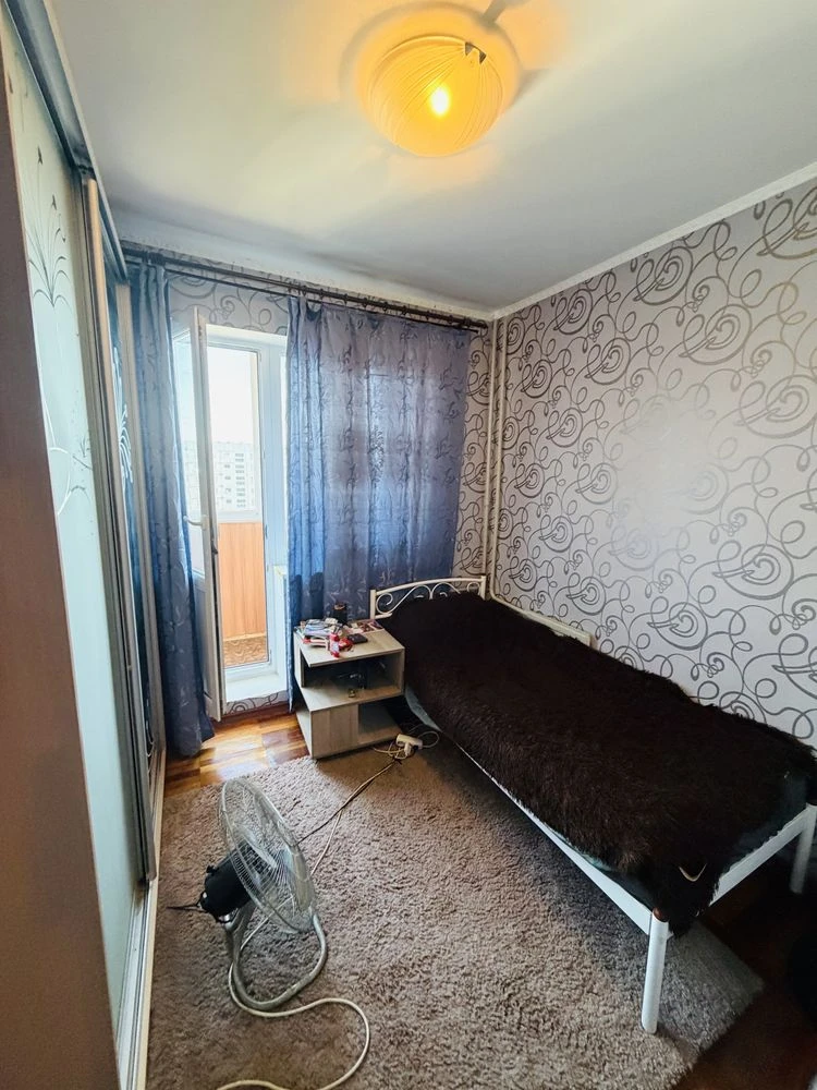 Продается 4 ком квартира в Осипенковском р-не по улице Руста
