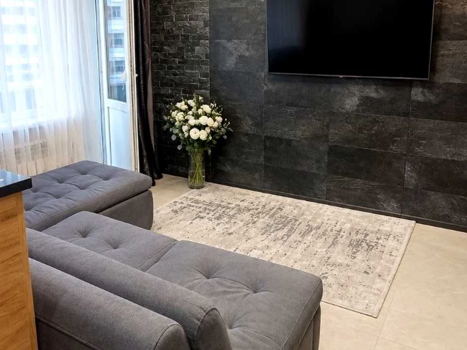 Apartment. Dnipro, Naberezhna Pereomohy st.