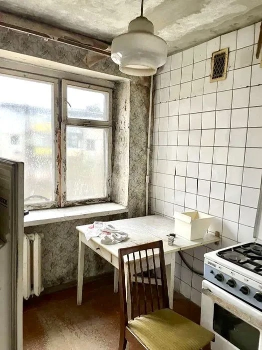 Apartment for renovation, 1 room, Sport Palace, Ribalka (89642)