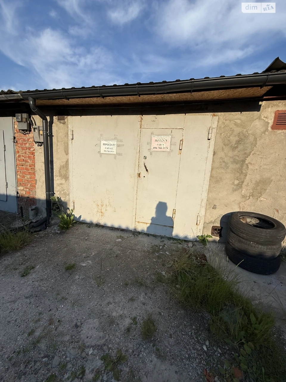 For Sale: Individual Garage, Exhibition