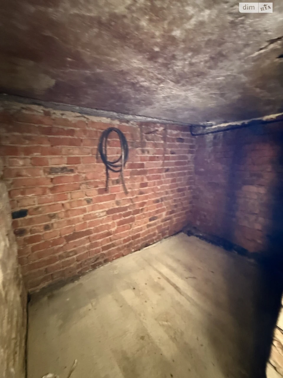 For Sale: Individual Garage, Exhibition