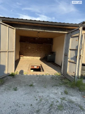 For Sale: Individual Garage, Exhibition
