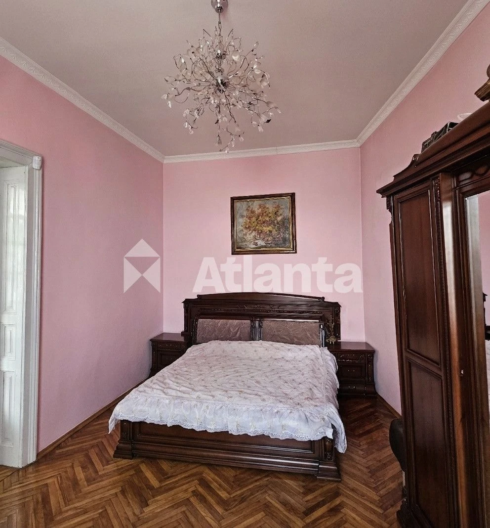 2-room apartment in the city center, state-of-the-art, parking space, attic
