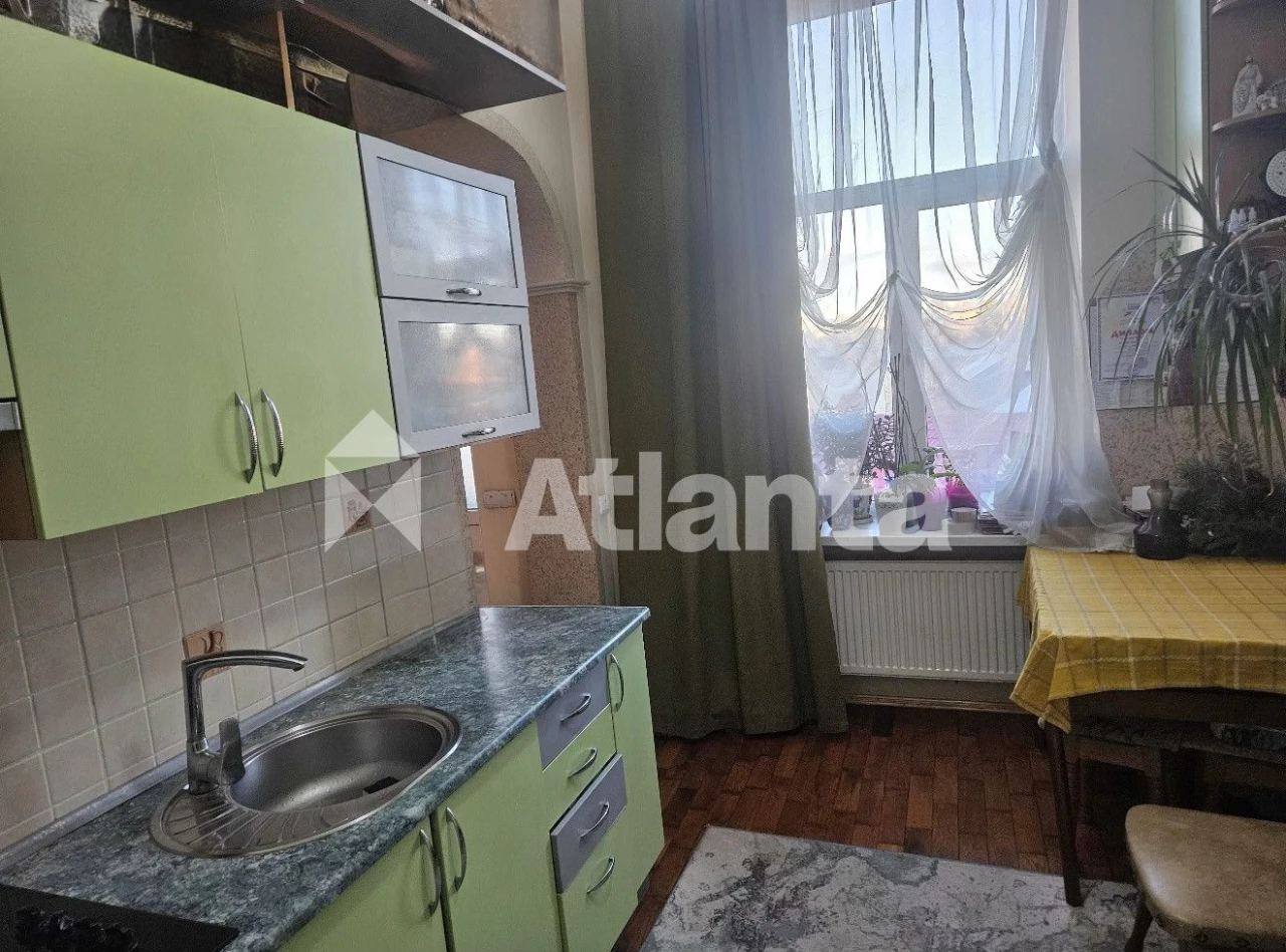 2-room apartment in the city center, state-of-the-art, parking space, attic
