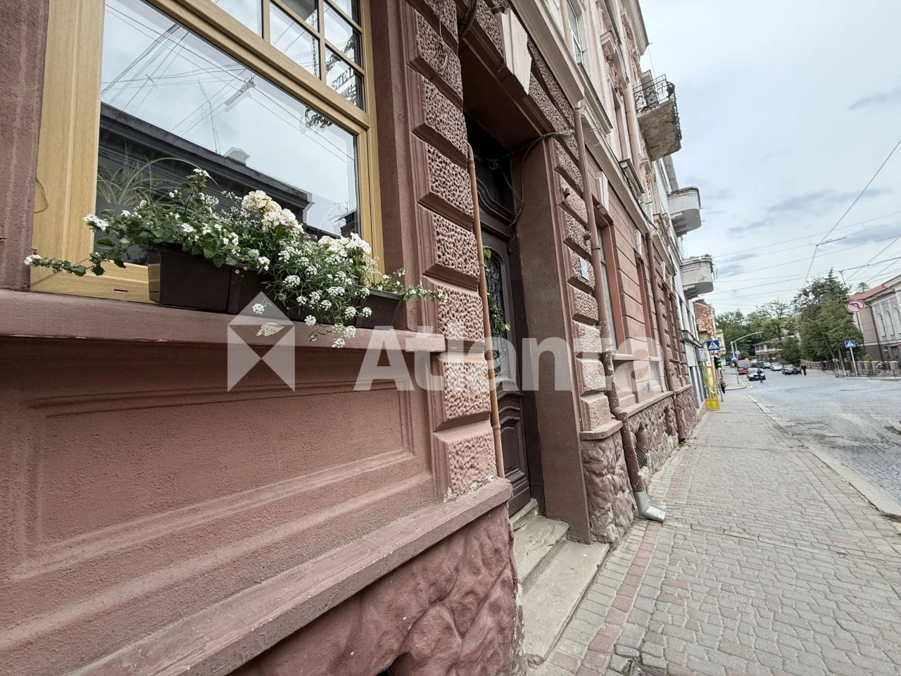 2-room apartment in the city center, state-of-the-art, parking space, attic