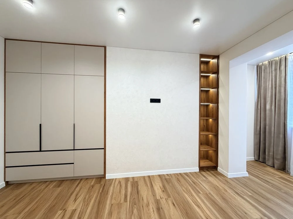 2 room apartment with kitchen and living room. New renovation, furniture, appliances. Scientific/Pulyay/Olga/Kulparkivska street.