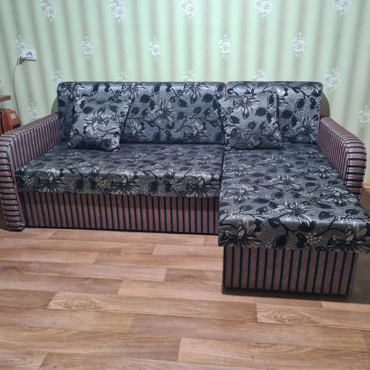 Zakrevskogo 95, Troyeshyna, 1 room, 49 sq.m, 51000 U.E.