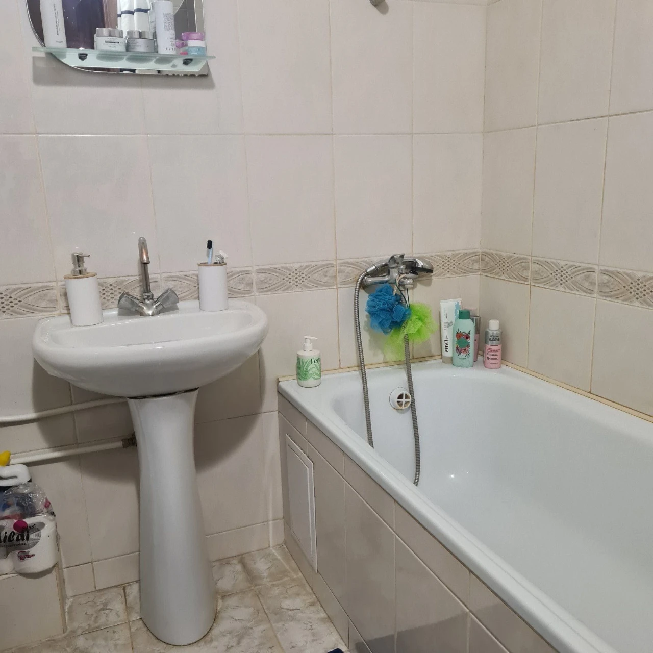 Zakrevskogo 95, Troyeshyna, 1 room, 49 sq.m, 51000 U.E.